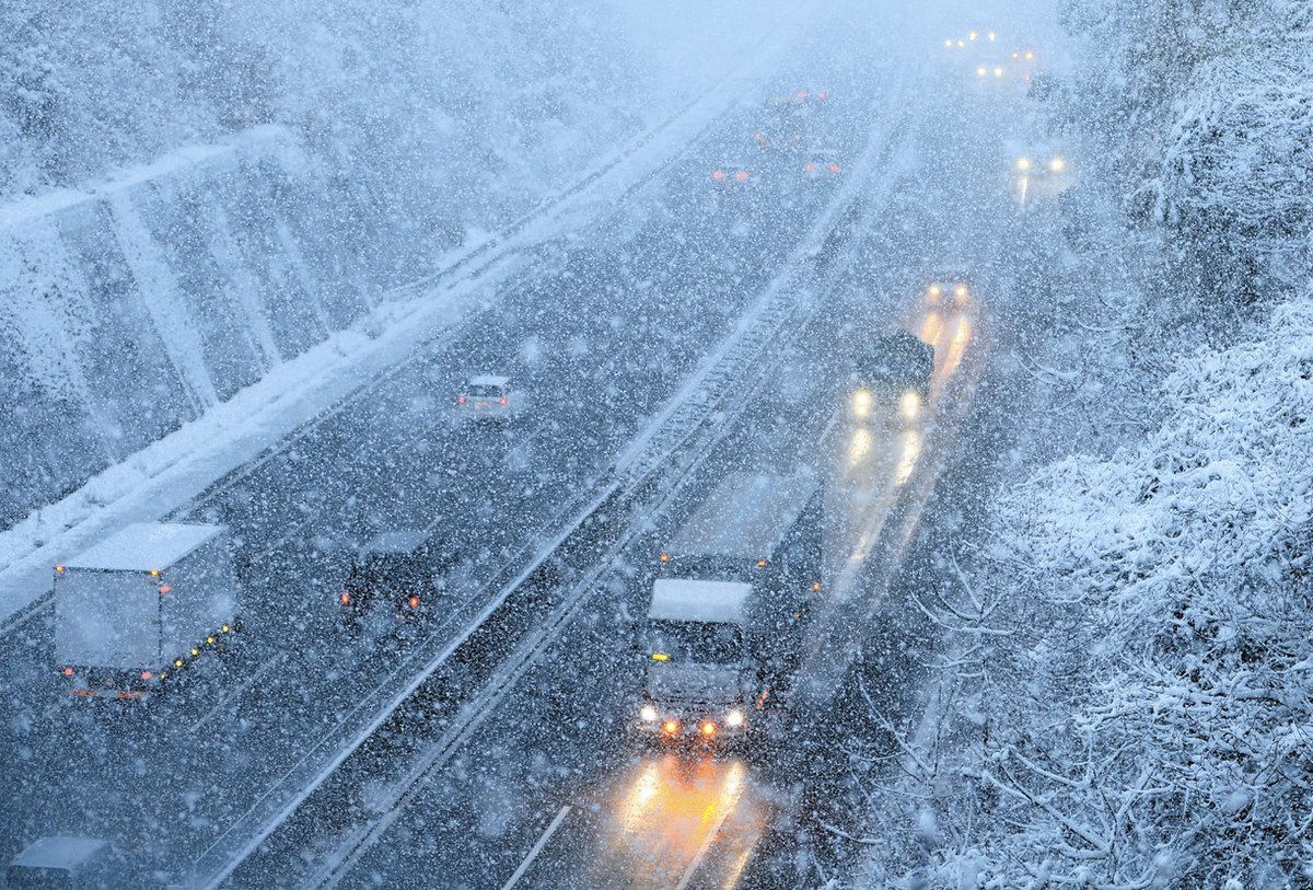 雪降る日 北勢で積雪：中日新聞Web