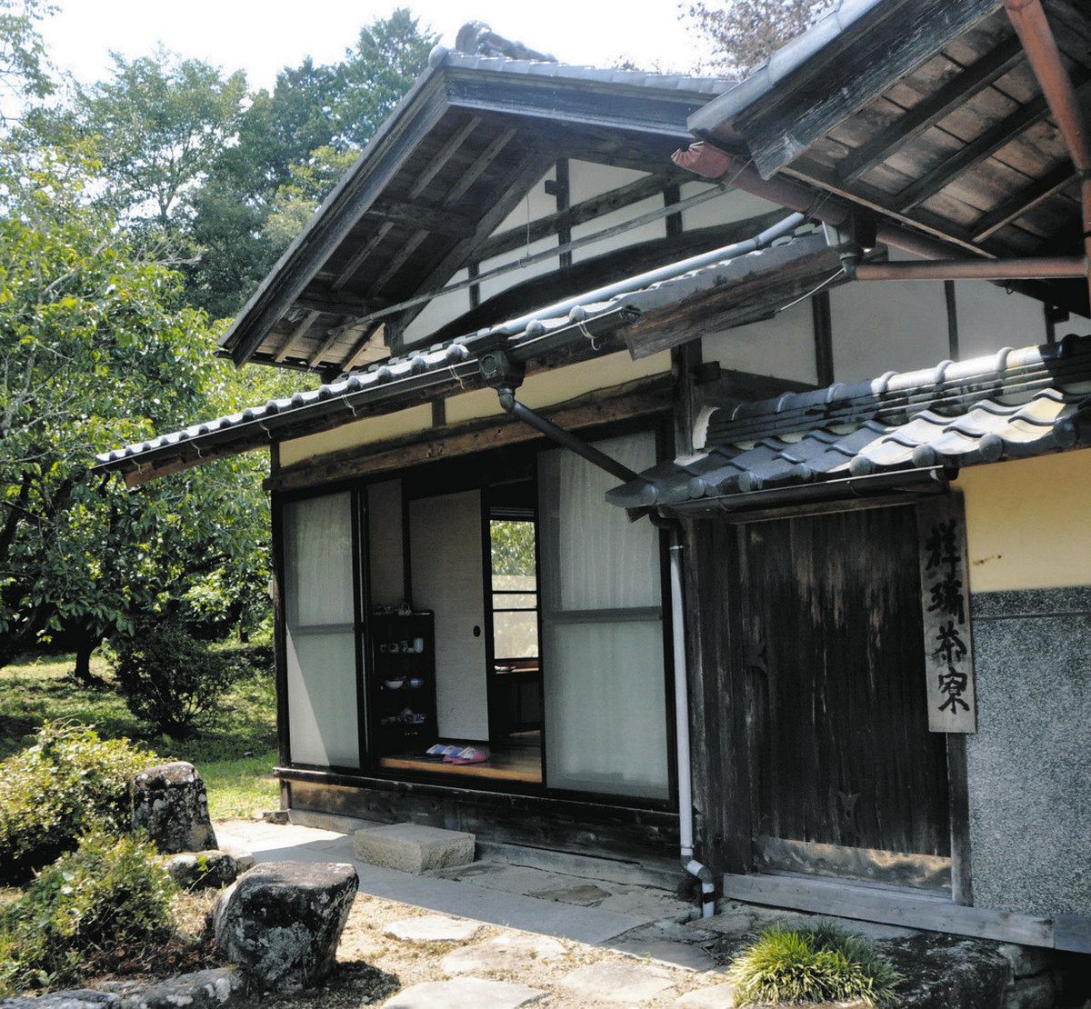 自宅の離れを改装した祥瑞茶寮＝中津川市蛭川で