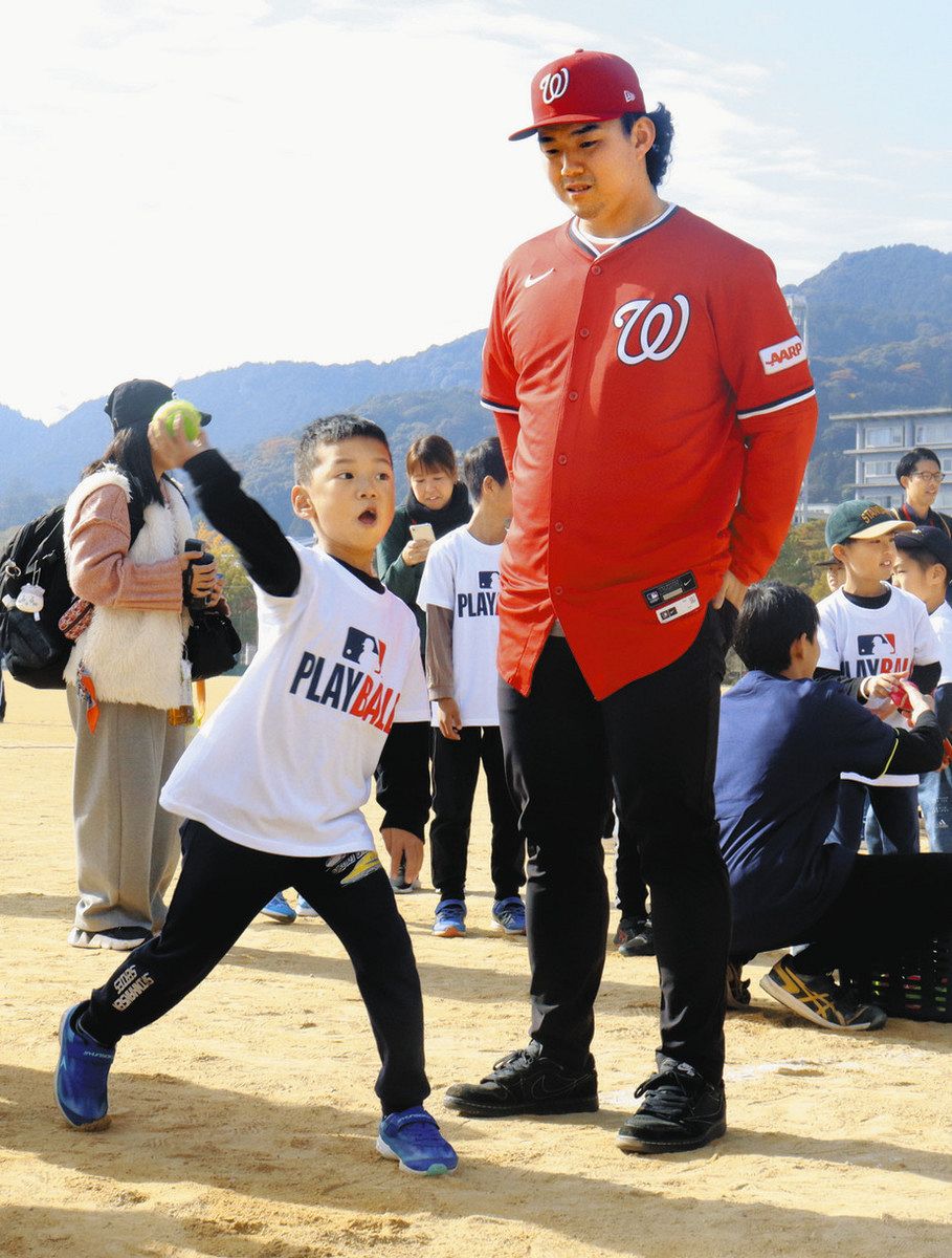 野球の楽しさを大リーガーが伝授 小笠原慎之介選手とマック鈴木さん