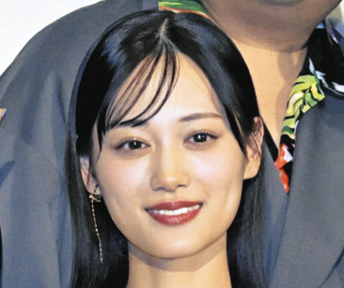 元乃木坂46山下美月、セーラー服で笑顔ピース「美月ちゃんと青春し 