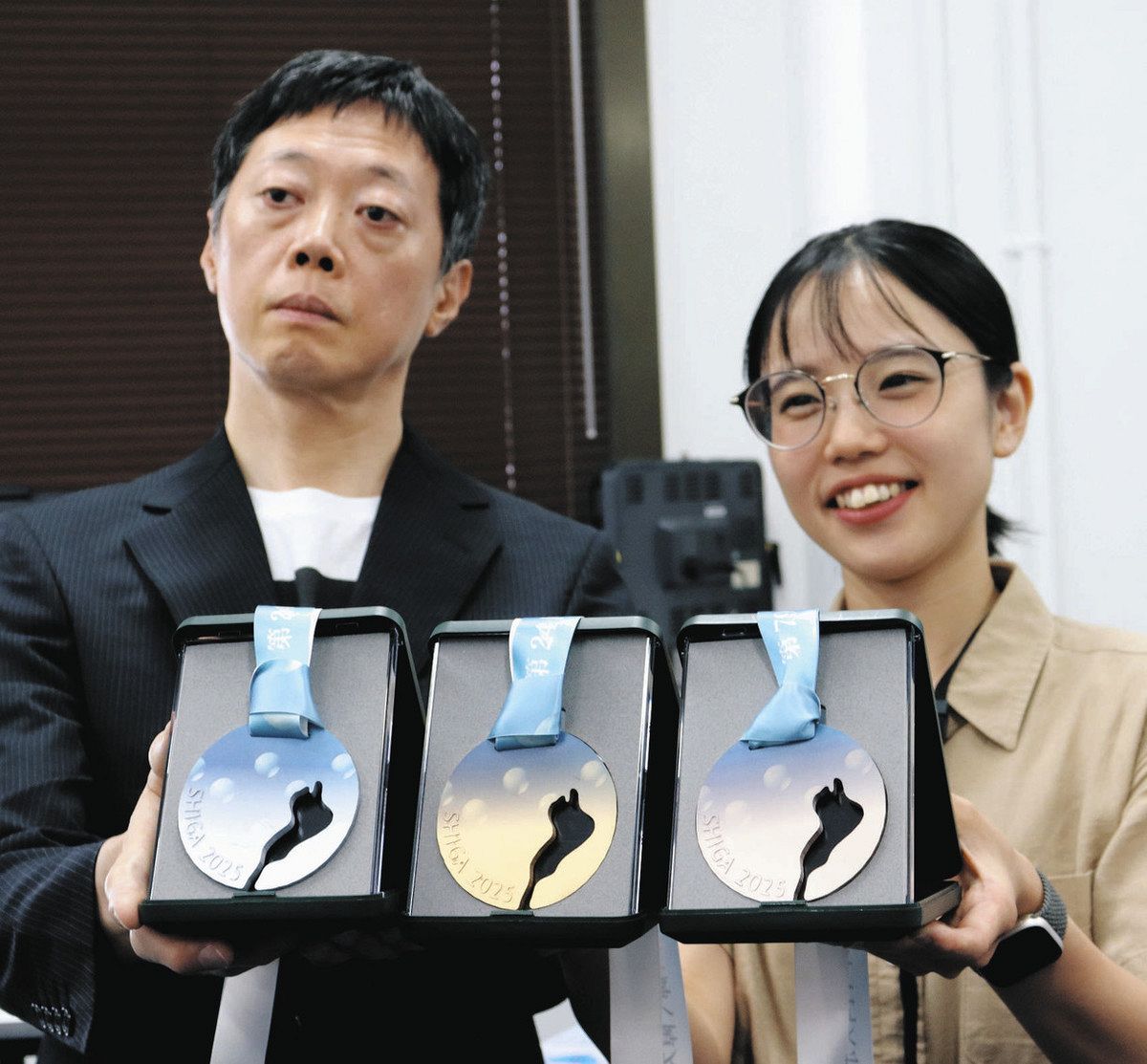 琵琶湖と空をイメージ 国スポ・障スポのメダルデザイン発表：中日新聞Web