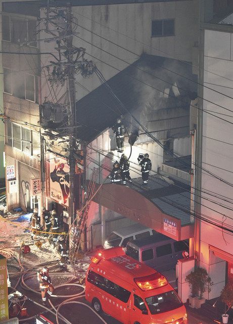 全焼した焼き肉店。排気ダクトの油汚れが原因とされる＝１１月３０日、名古屋市中区栄３で