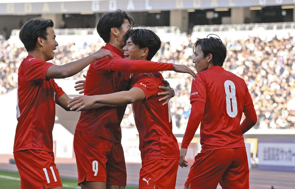 全国高校サッカー】神村学園が夏冬2冠 FW日高元の今大会7点目となる