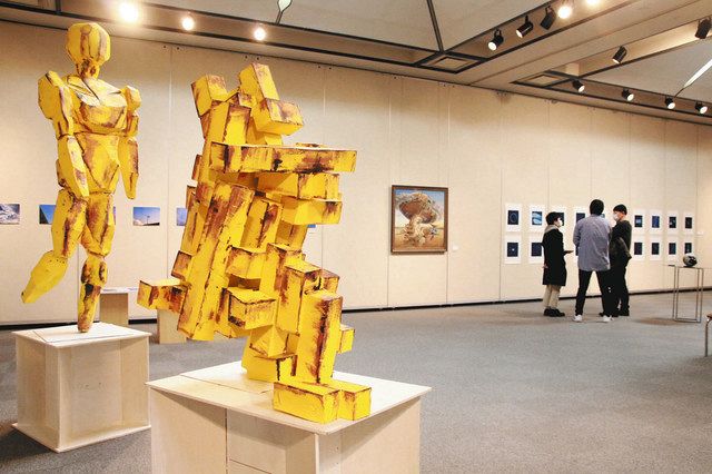 彫刻や漆工芸、集大成 草津で滋賀大生の卒業制作展：中日新聞Web