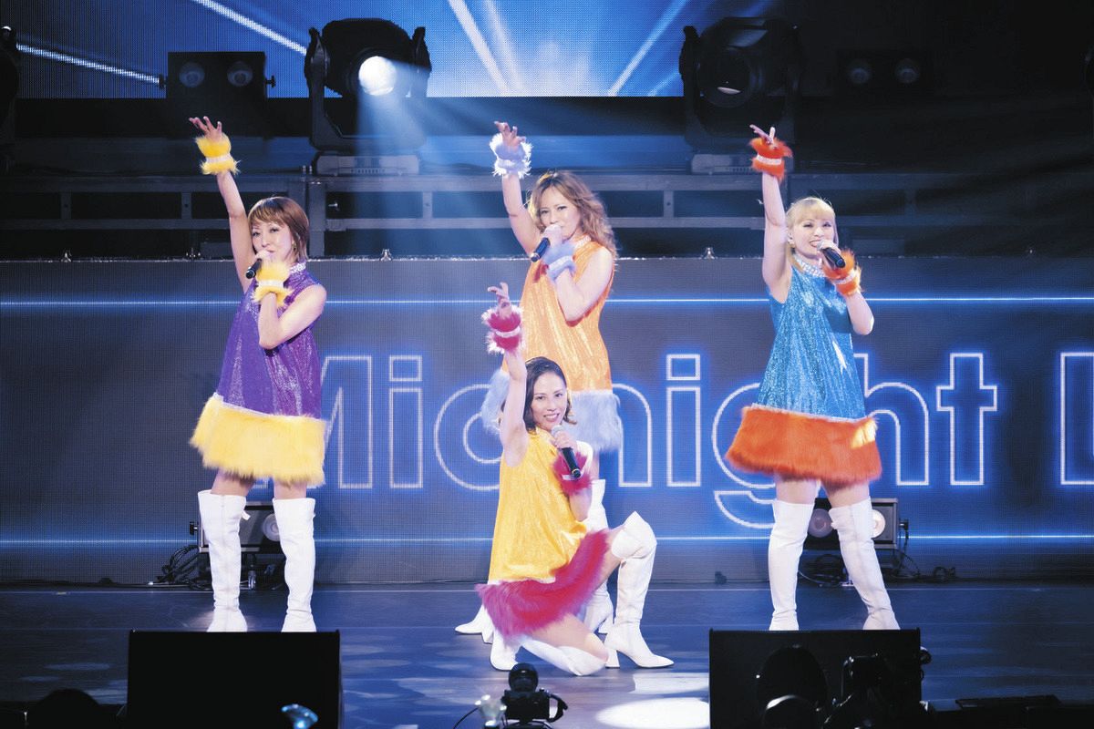 MAX・LINA「盛り上がりすぎてチャックが開いてた」全編踊りっぱなし30周年記念ツアーが開幕:中日スポーツ・東京中日スポーツ