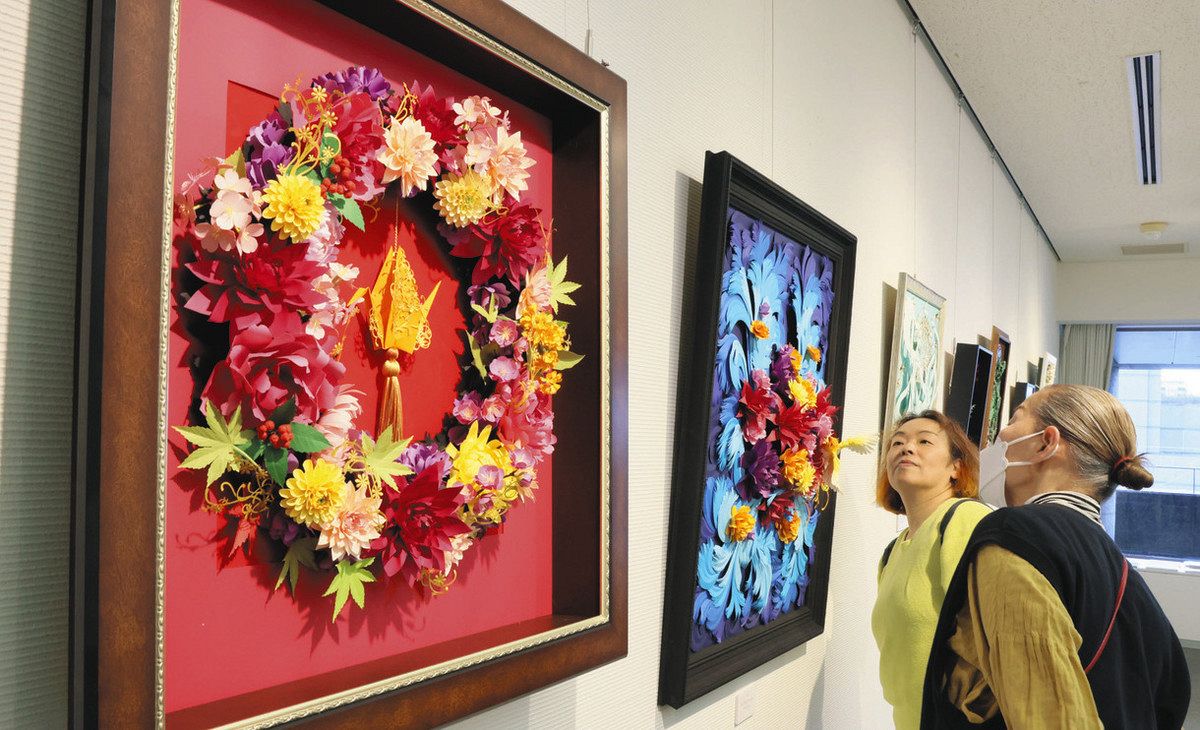 色画用紙でケーキや四季の草花 名古屋でペーパーデコレーションの展示