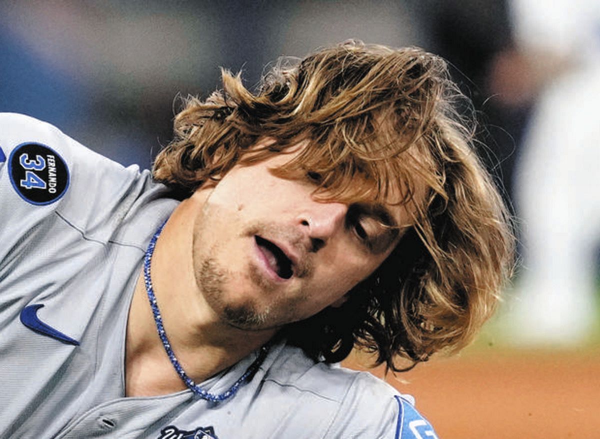 ドジャースのキケ・ヘルナンデス、タトゥー入りのお尻とツーショット