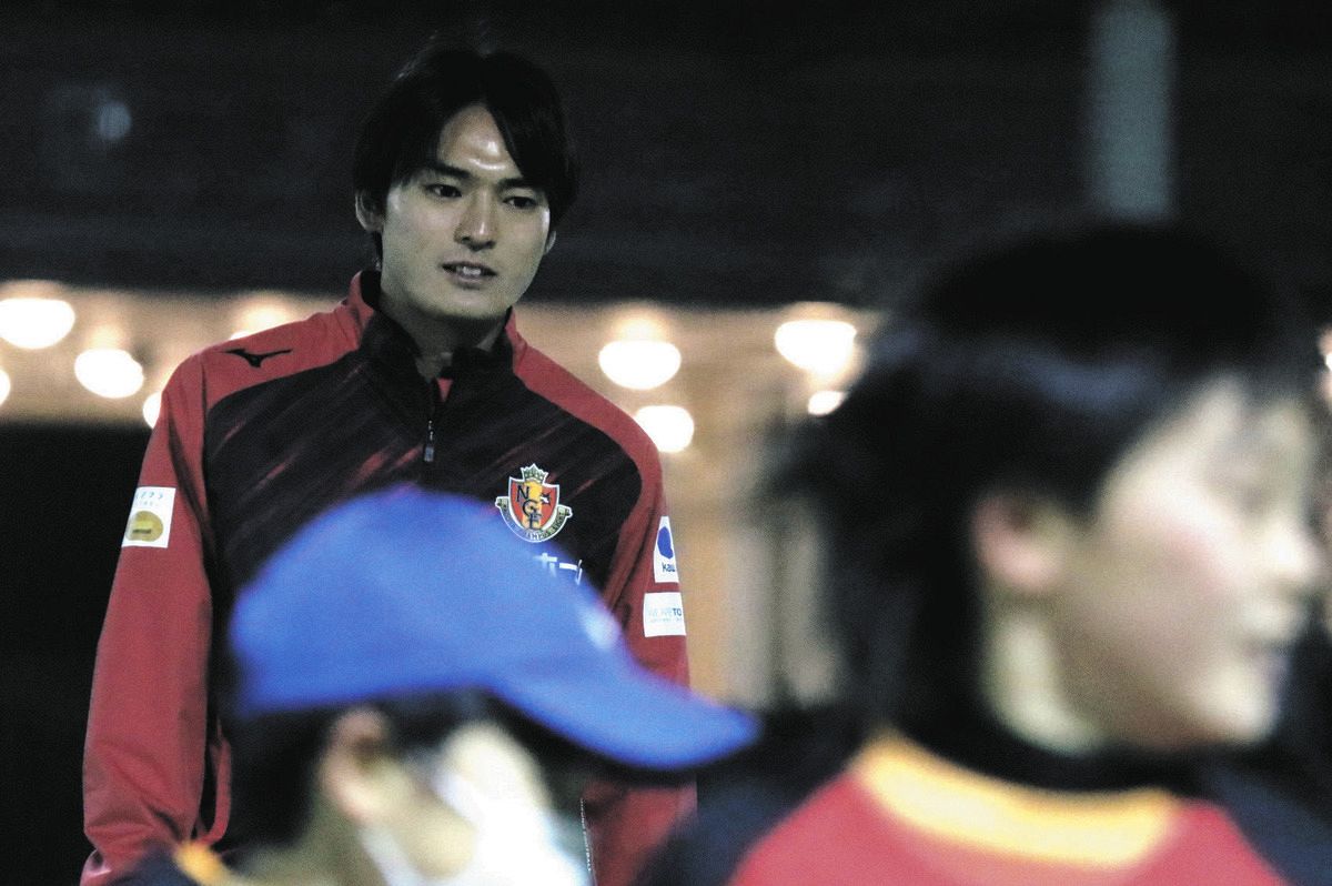名古屋グランパス・久保藤次郎が『原点の地』訪問 子どもたちと接し