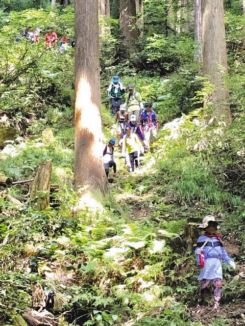 鞍掛山に安全登山道を 加賀の愛する会 整備費募る 北陸中日新聞web 鞍掛山に安全登山道を 加賀の愛する会 整備費募る 北陸中日新聞web