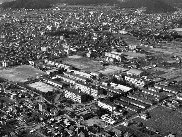 ＜空から見たぎふ いまむかし＞ 長良公園（旧岐阜大長良キャンパス）：中日新聞Web