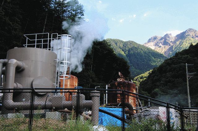 地熱発電所のタービンを回すのに必要な蒸気生産を行う設備＝高山市奥飛騨温泉郷中尾で 