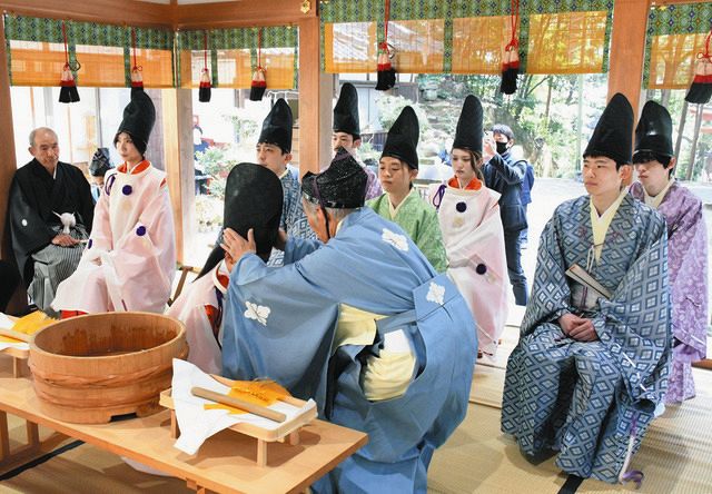 義経ゆかりの地で元服式 竜王町鏡、当時の儀式再現:中日新聞Web