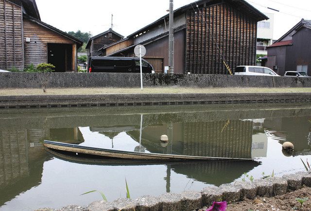 湊川右岸ボート 10年超不法係留 氷見で水没 住民 景観損ねる 北陸中日新聞web