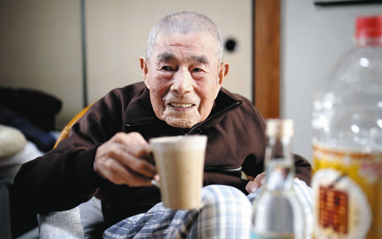 動画】長寿の秘訣は「16時から飲む」 津市で最高齢男性108歳、晩酌を