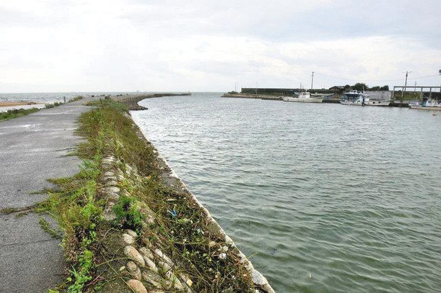 左側が北堤、右側が楠漁港

