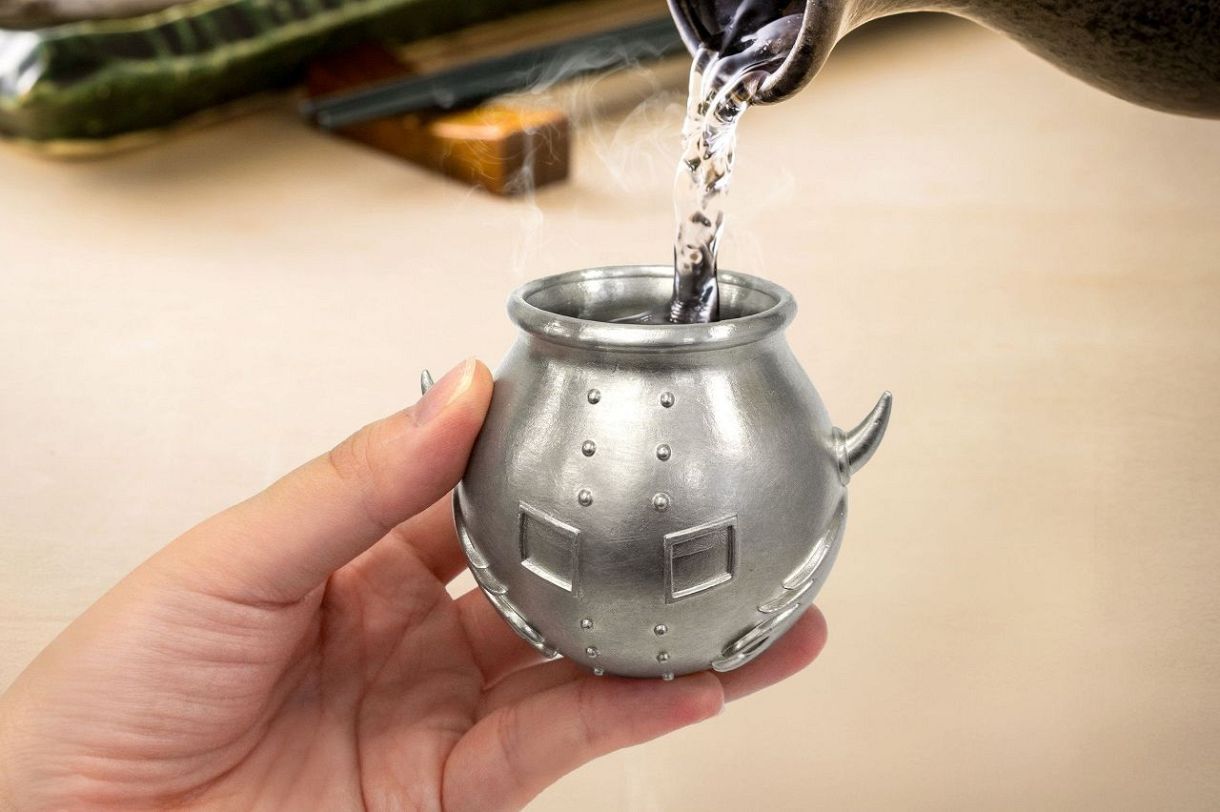 ◇『キン肉マン』好きであれば…「悪魔将軍」型のぐい呑み【写真複数