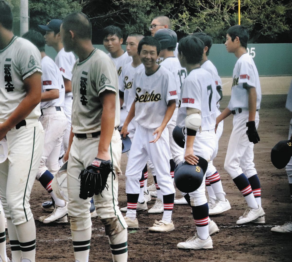 青鳥特別支援学校、超異例の外野4人シフト 二松学舎大付対策で特別 