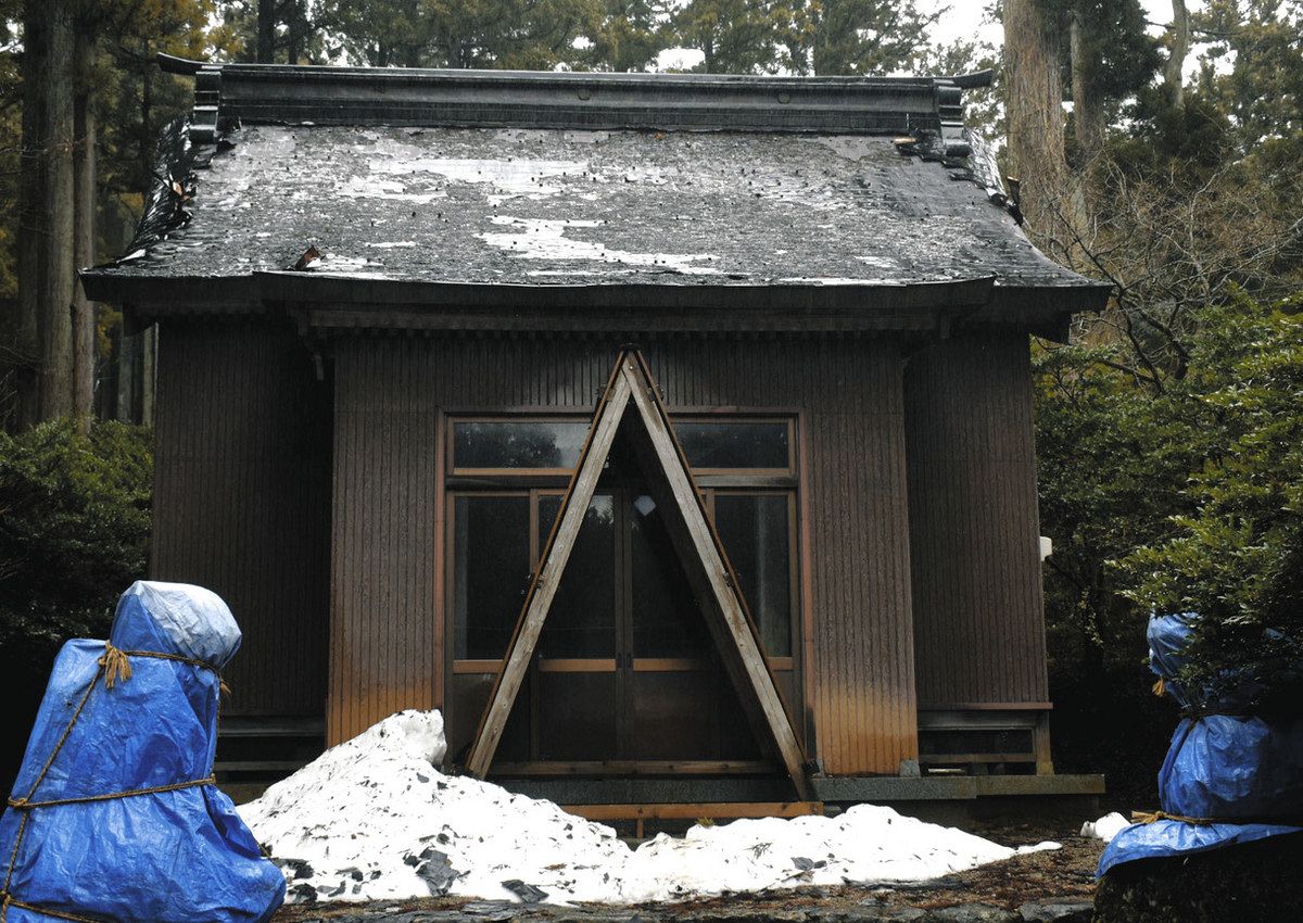 富山】南砺でも神社銅板盗 屋根100平方メートル はがされる：北陸中日