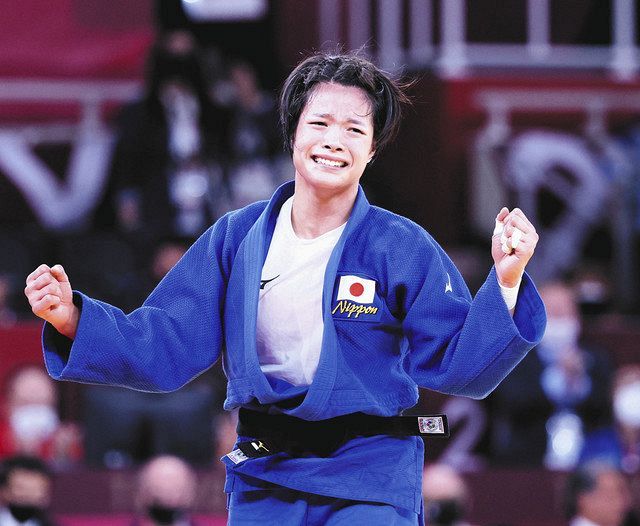 写真6枚】泣きながら喜びを爆発させる阿部詩：中日スポーツ・東京中日