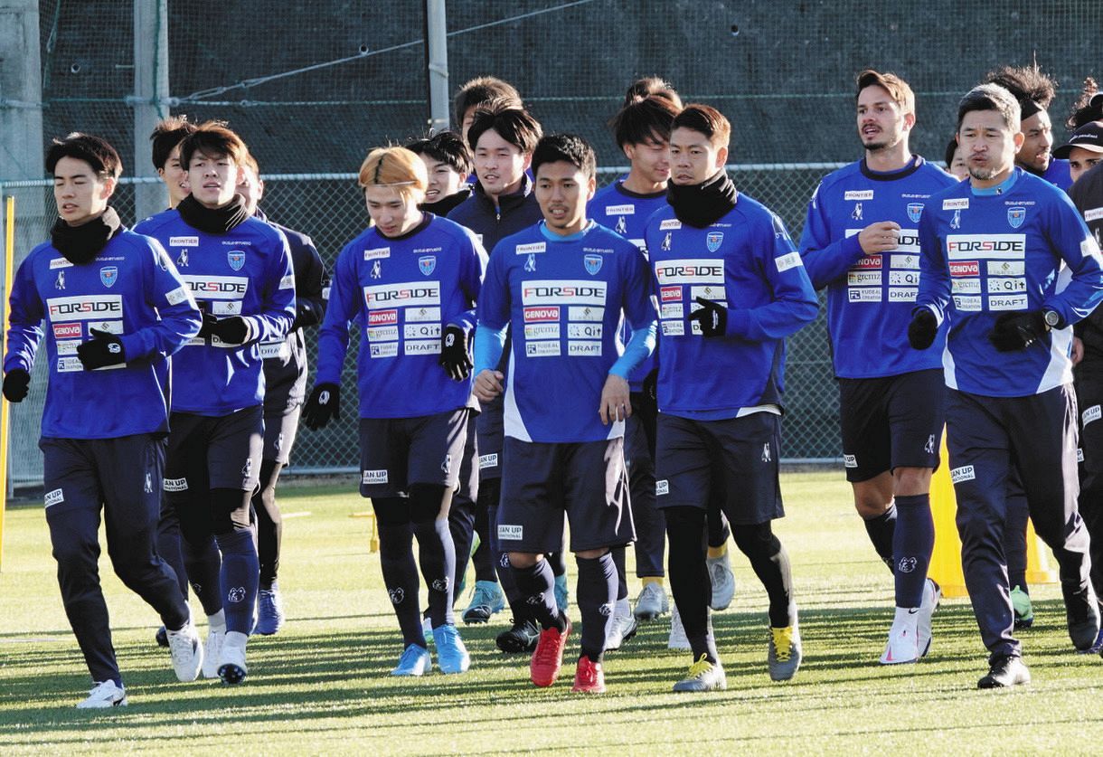 来月54歳のカズは 本当にプロフェッショナル 下平監督が絶賛 キャンプ初日の 全力 横浜fc 中日スポーツ 東京中日スポーツ 来月54歳のカズは 本当にプロフェッショナル 下平監督が絶賛 キャンプ初日の 全力 横浜fc 中日スポーツ 東京中日スポーツ