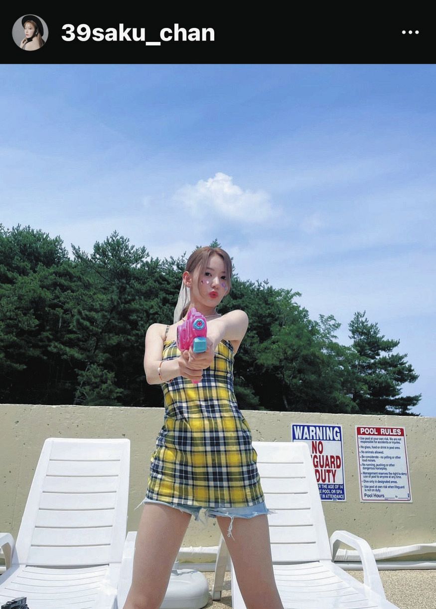 写真】プールで夏を満喫する宮脇咲良：中日スポーツ・東京中日スポーツ