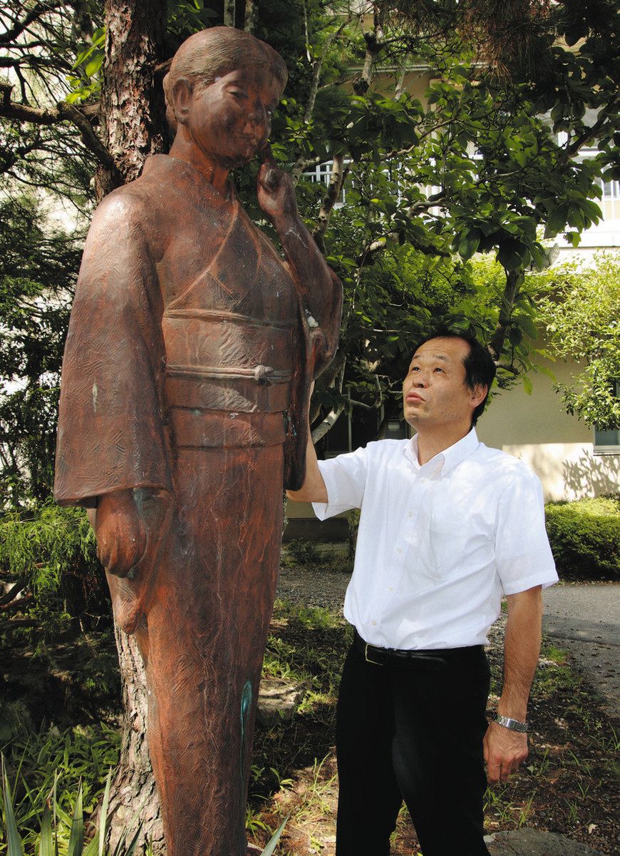 餓死の島、戦友悼み続ける 長野市生まれの彫刻家・宮尾応栄の琵琶滝