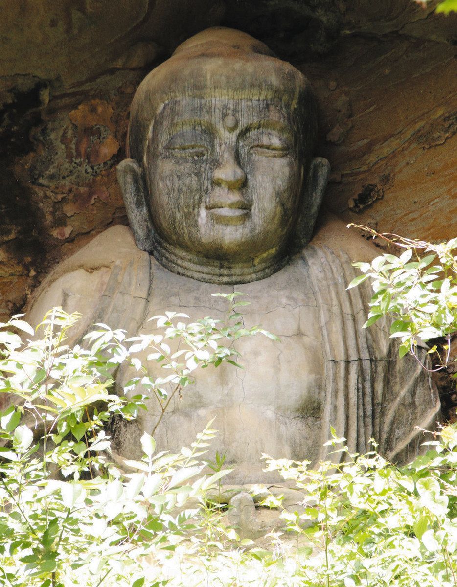 餓死の島、戦友悼み続ける 長野市生まれの彫刻家・宮尾応栄の琵琶滝