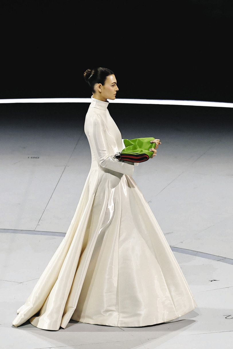 ◇ディカプリオ恋人が五輪開会式に…『白いドレス』がまぶしすぎる