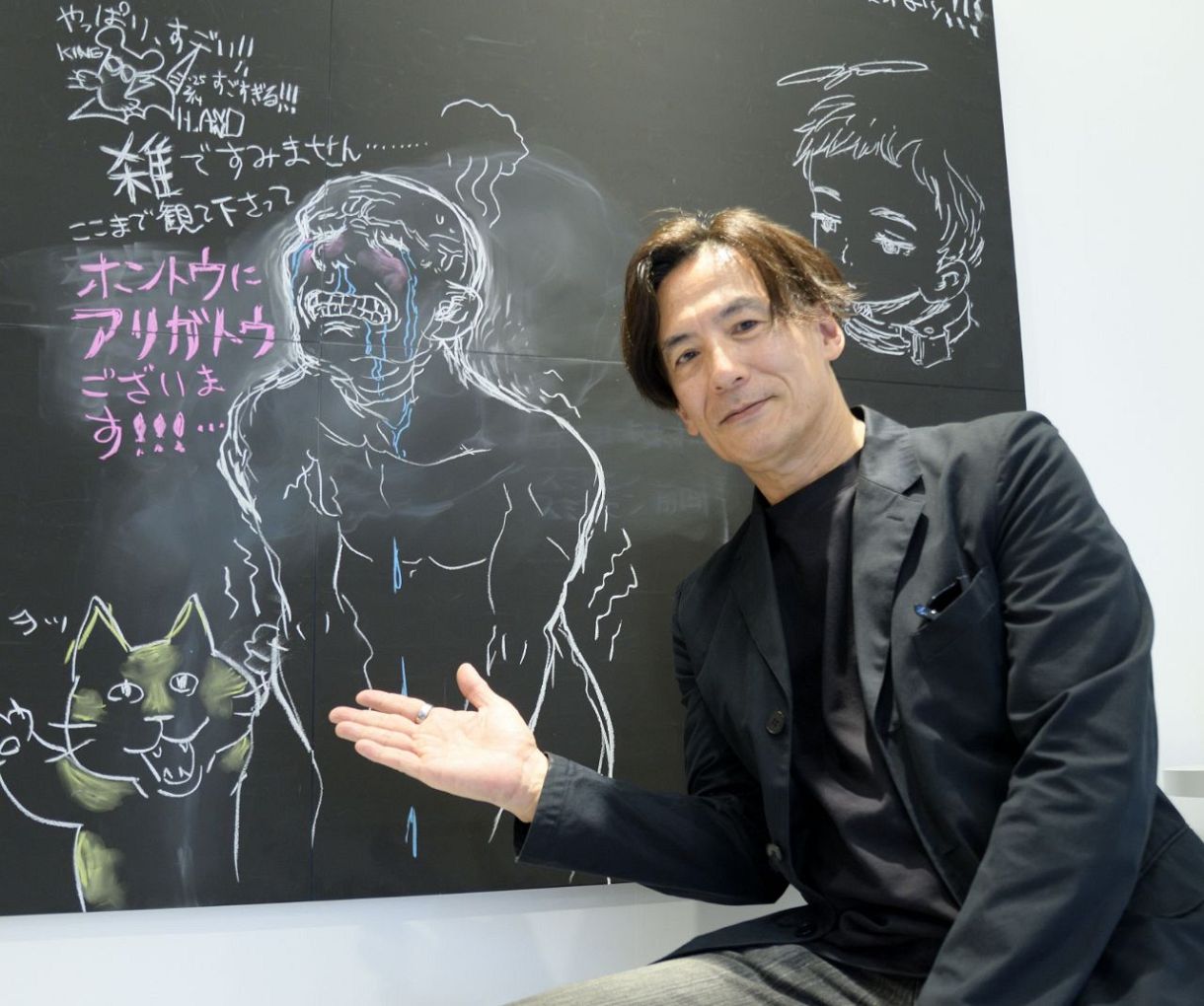 エヴァとゴジラ、ウルトラマン、仮面ライダーがそろい踏み… アニメ監督 前田真宏が名古屋で展覧会：中日新聞Web