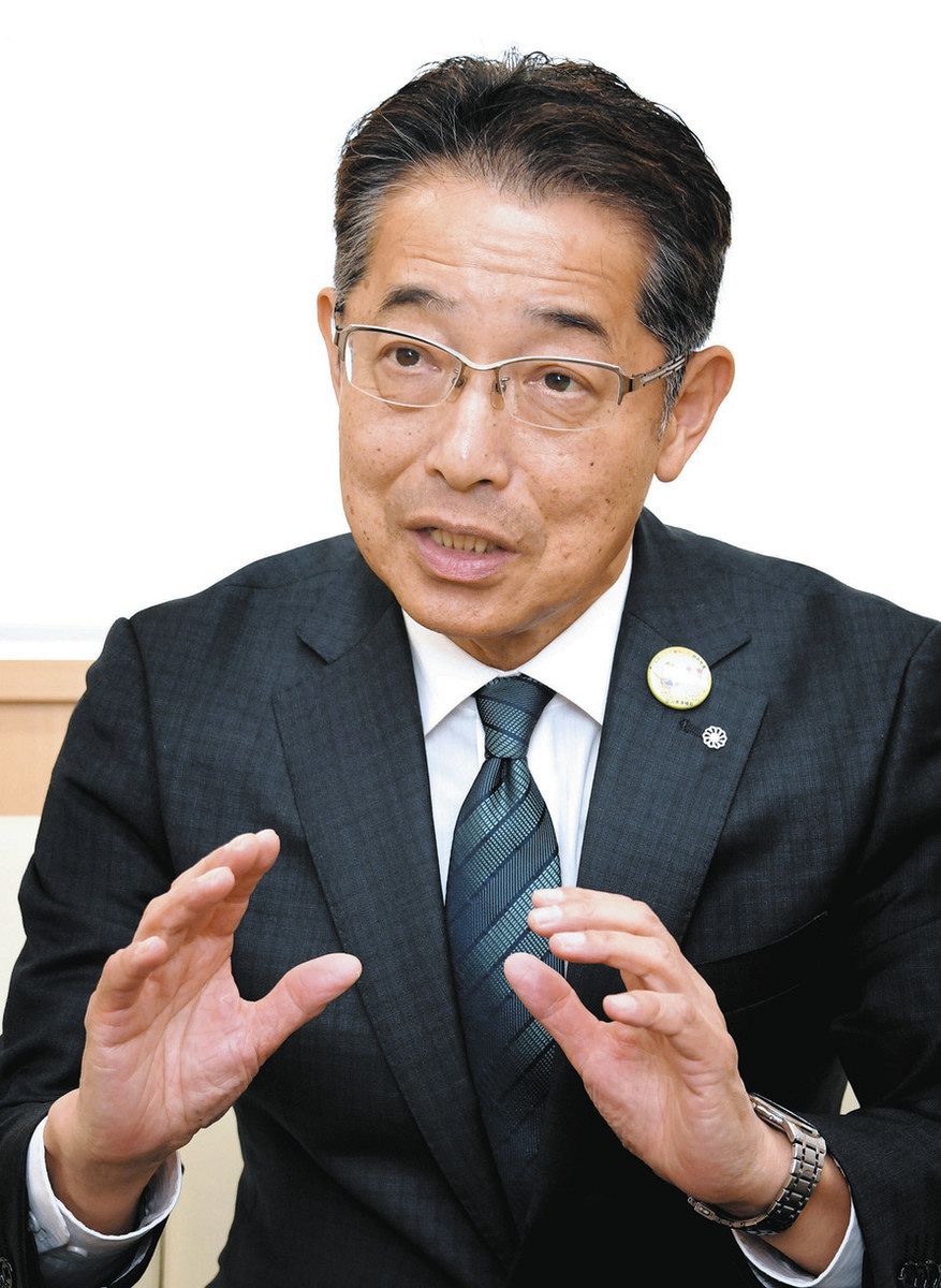 本社来訪】吉田・新町長あいさつ 「若い世代に魅力ある津幡に」：北陸