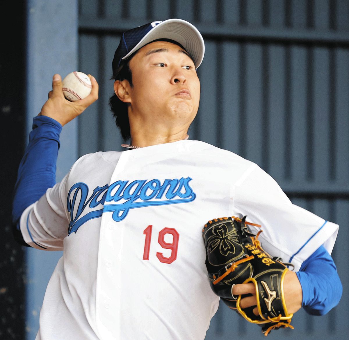 高橋宏斗、キャンプ初日いきなりの剛球 開幕投手へ視界良好、石