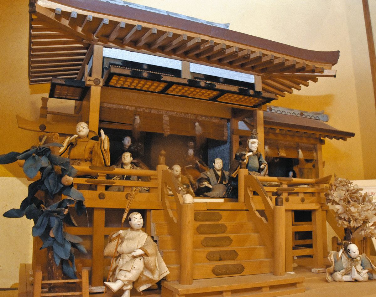 八幡の市街地を彩るひな飾り 4月3日まで、郡上で初の「ひいな祭り