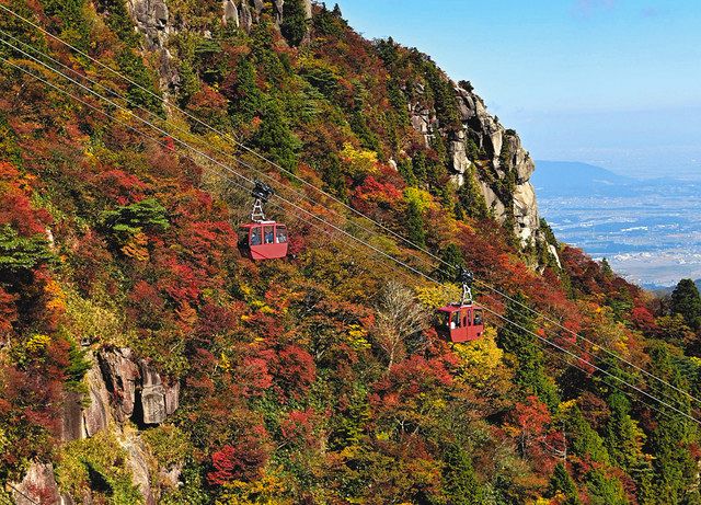 秋色鮮やかに染まる山肌 御在所岳で紅葉見頃 中日新聞web