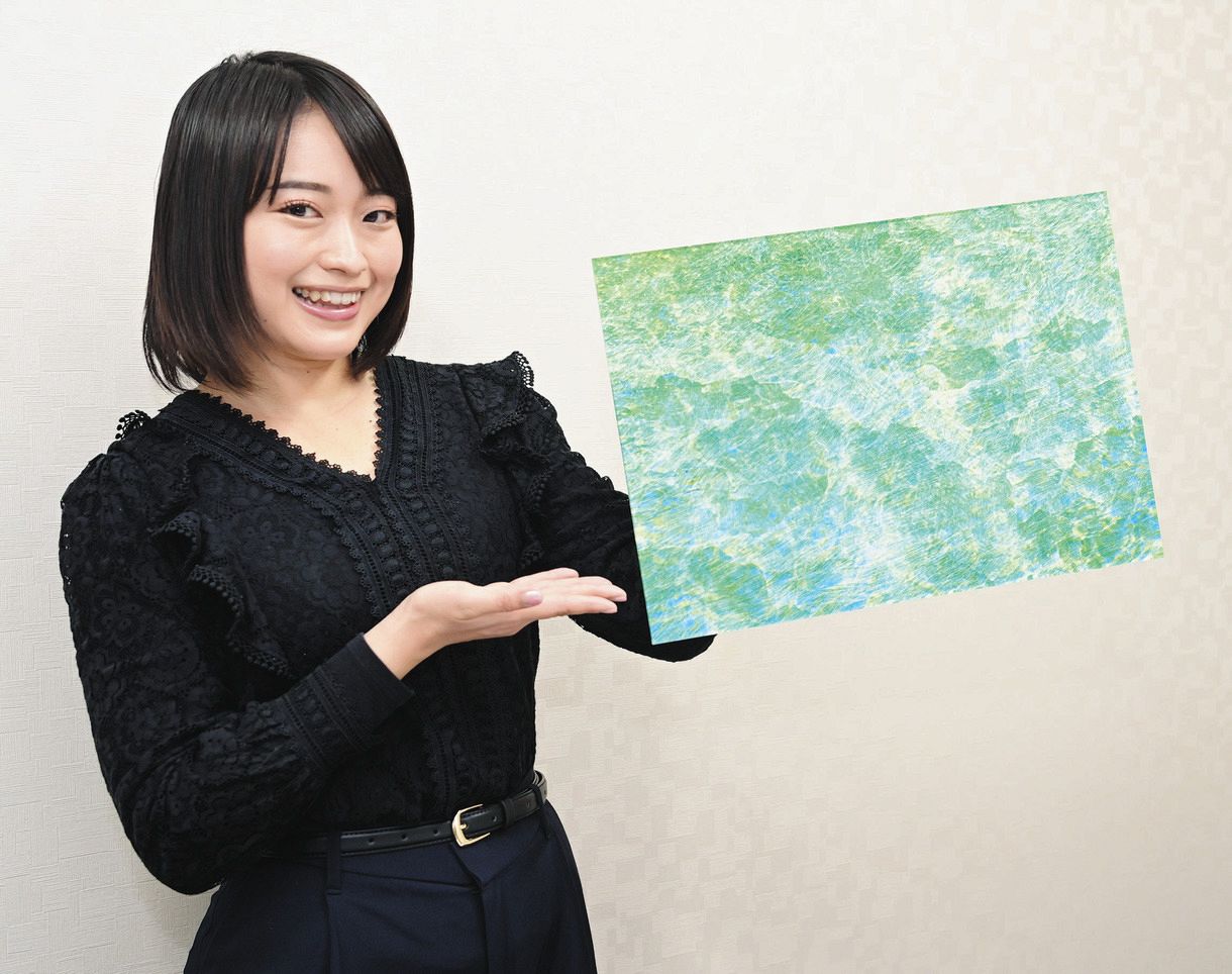 初の個展「記憶と情報の琥珀たち」を開催する元自衛官タレントのかざり