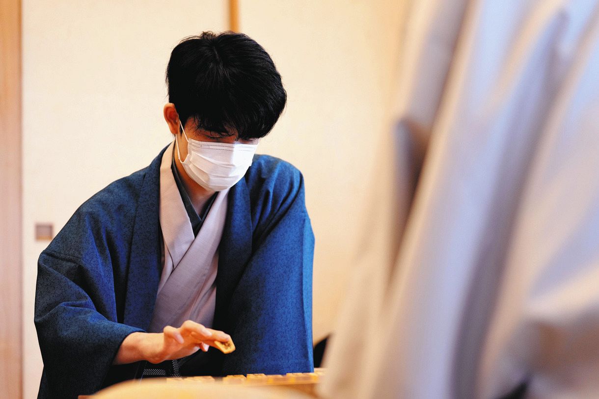 藤井聡太竜王、連勝で2勝1敗とリード 1日目は不利自覚も2日目に流れ呼び込み攻め切る【竜王戦第3局】：中日スポーツ・東京中日スポーツ
