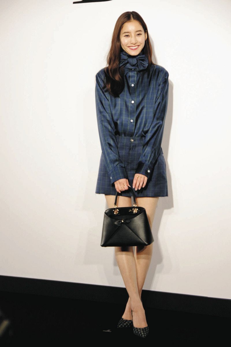 新木優子「お気に入りのお庭です」 東京・代官山で「ディオール