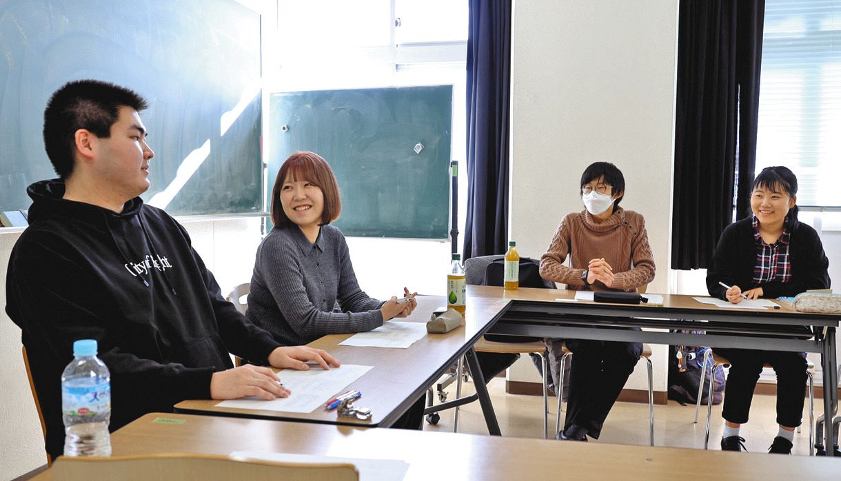 岐阜県知事選挙に立候補の2人の訴え、若者の受け止めは 岐阜大学の学生