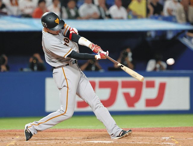 坂本勇人が会心の勝ち越し3ラン ストレート捉え打球はG党待つ左翼席最