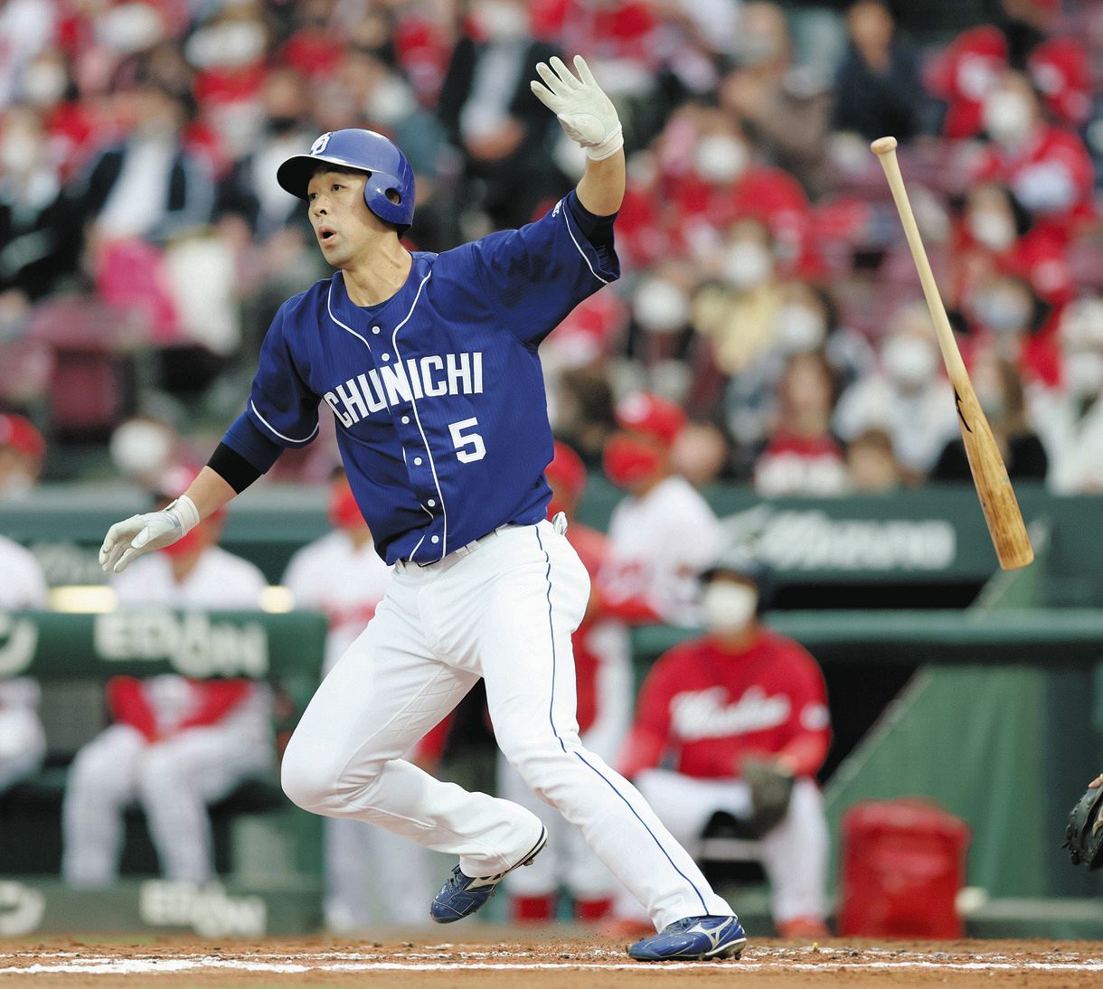 中日 阿部 2年ぶりの2戦連発 大瀬良のカットボール捉える5号ソロで反撃ののろし 中日スポーツ 東京中日スポーツ