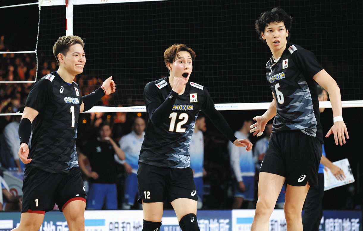 日本VSスロベニア 高橋藍：中日スポーツ・東京中日スポーツ