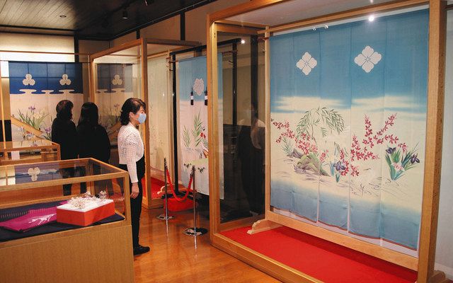 涼を感じる 夏のれん 七尾・花嫁のれん館：北陸中日新聞Web