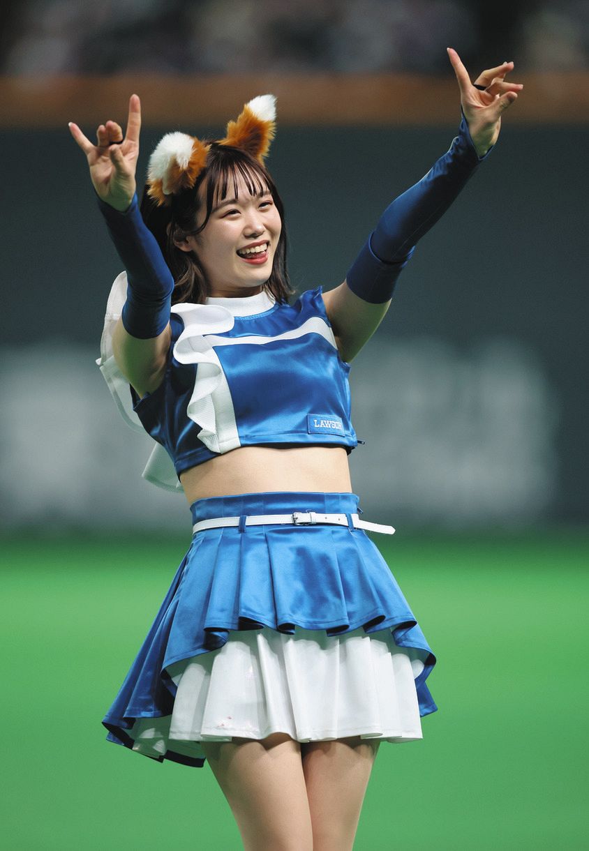 ◇ファイターズガールの「きつねダンス」【写真】：中日スポーツ・東京中日スポーツ