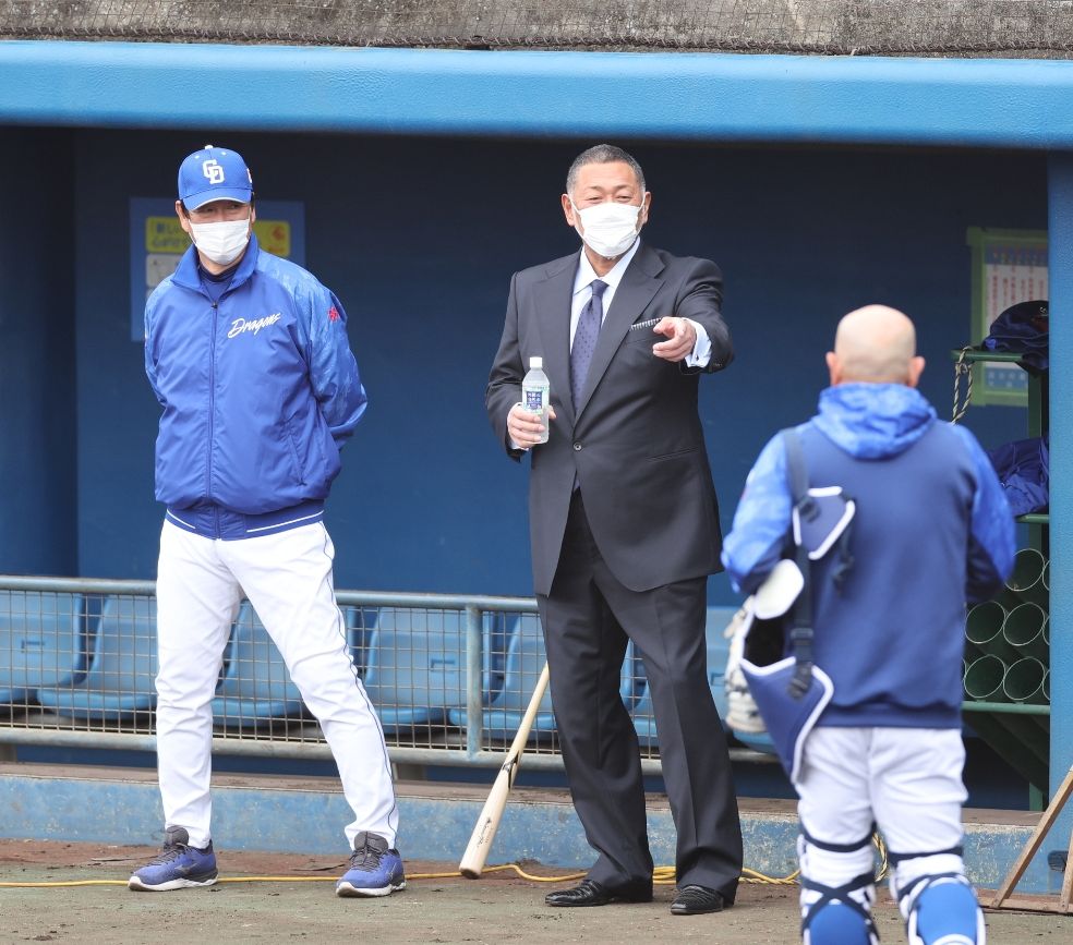 清原和博さん、中日2軍のキャンプ地を訪問 PL学園高の後輩・片岡2軍