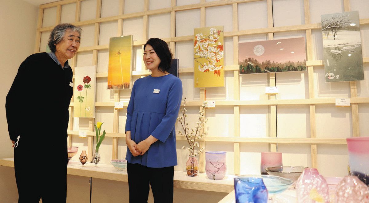 日本画とガラスの饗宴、栗原さん父娘合同展 遠鉄百貨店で：中日新聞