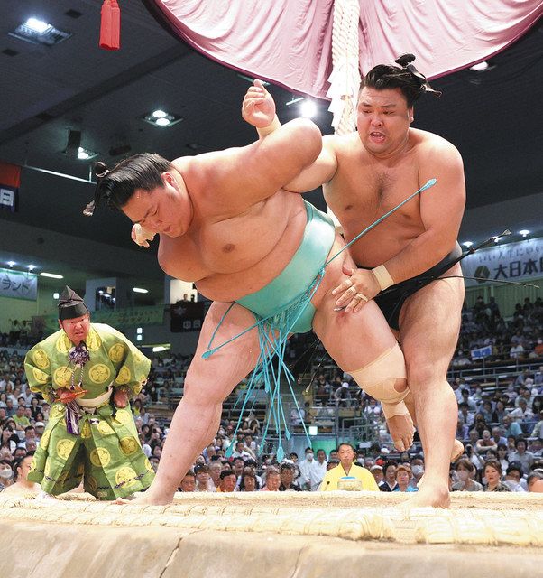 さじき席＞ 霧島、覚悟決め大関1勝：中日新聞Web