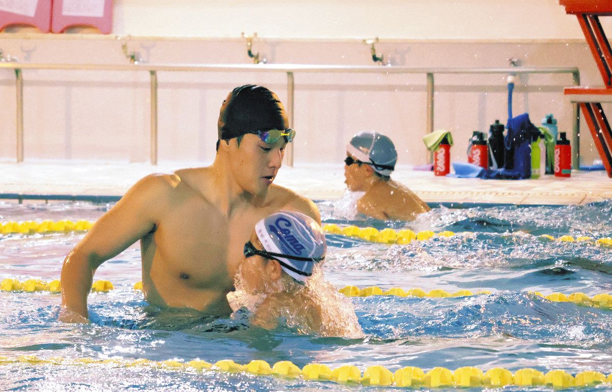 パリ五輪日本代表の瀬戸大也選手と対決 土岐で水泳交流イベント：中日