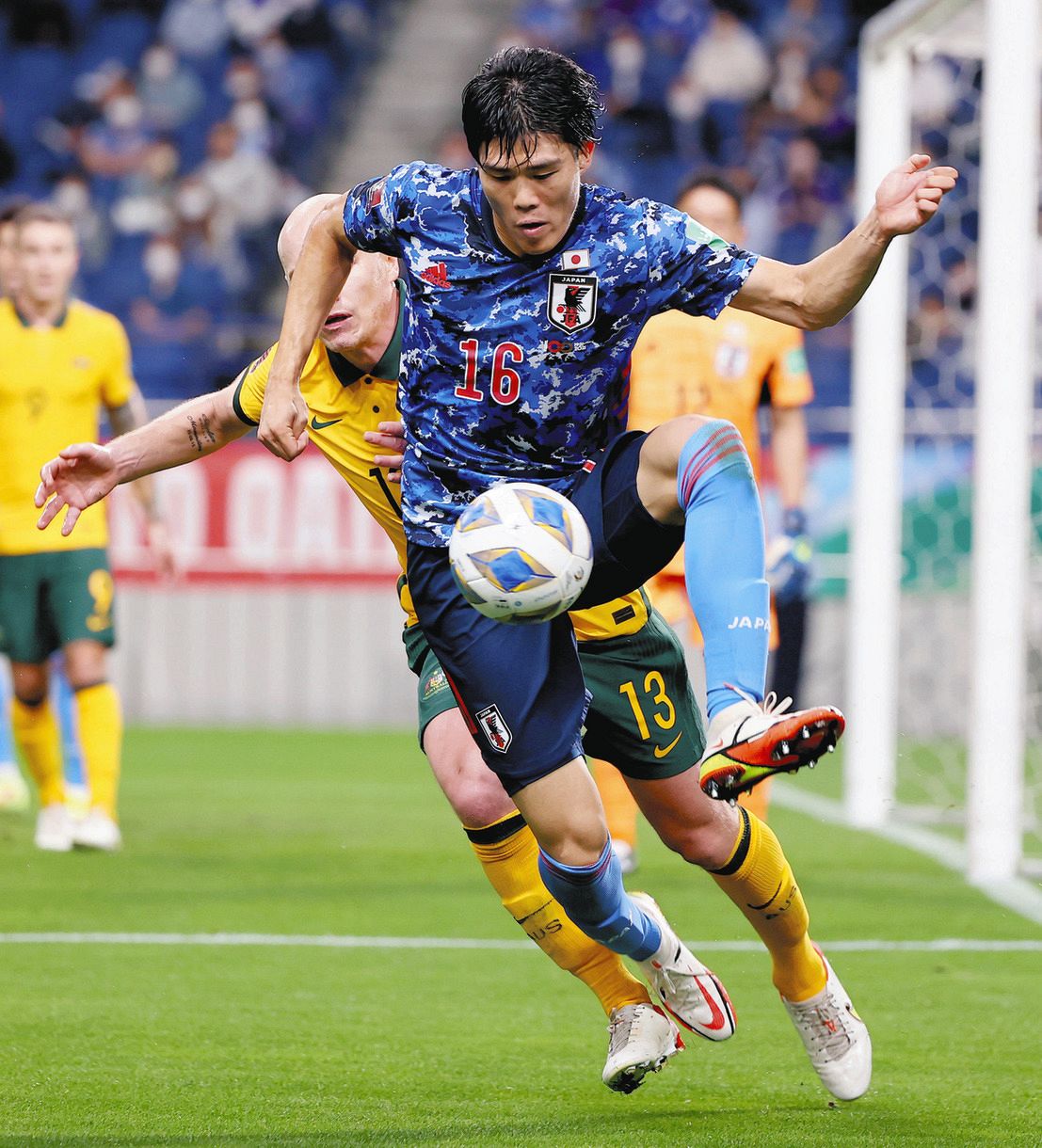 サッカーシントトロイデンユニフォームサイン入り冨安遠藤関根レア
