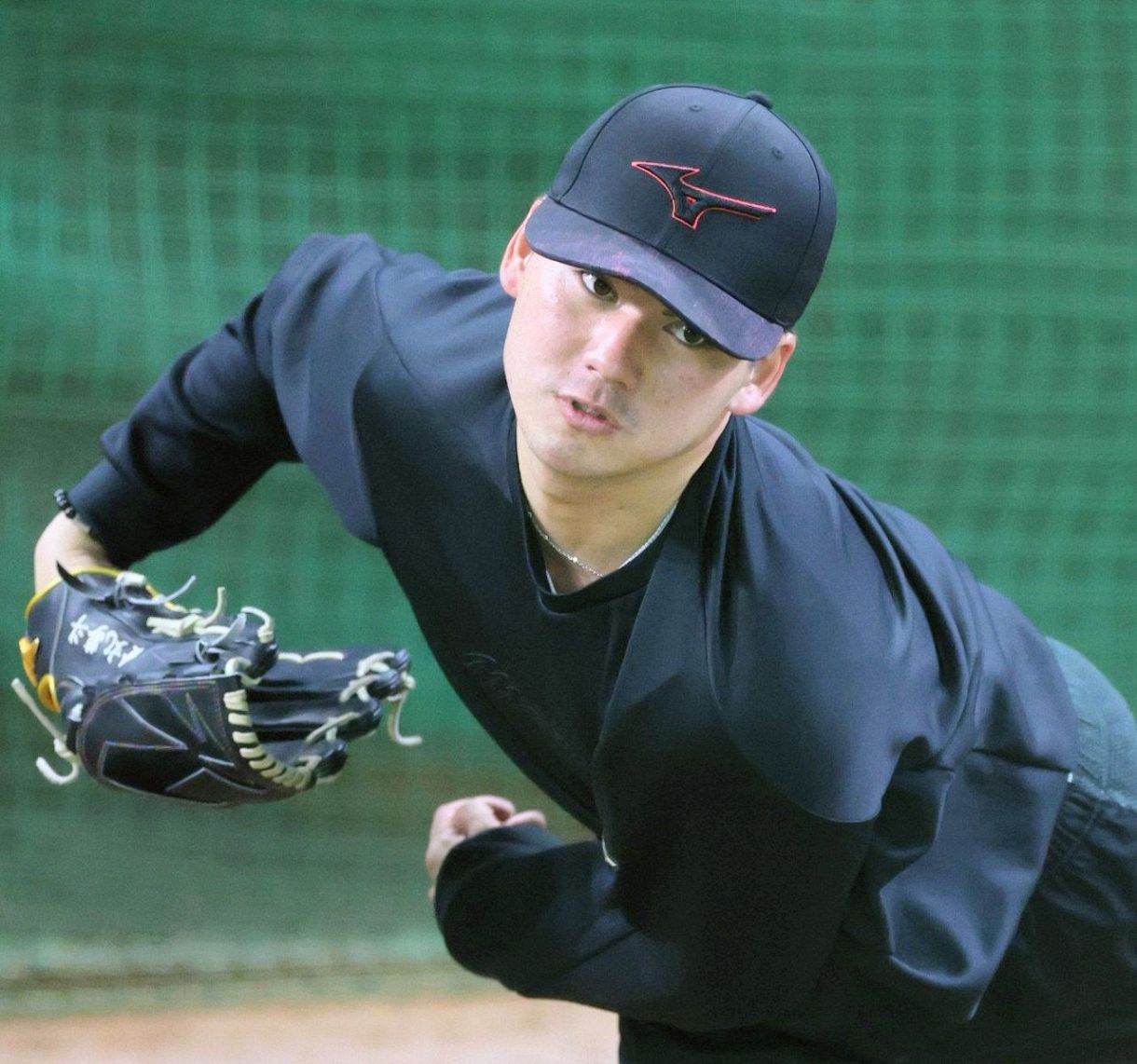 中日・金丸夢斗、ブルペン入り 真っすぐやスライダー、チェンジアップ