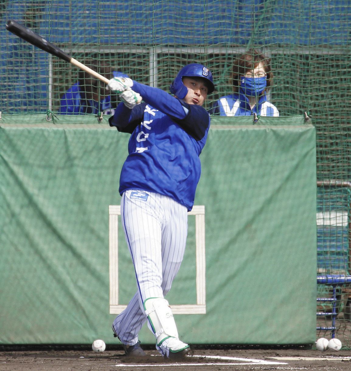 Dena 主将2年目の佐野 シーズン通して打線の中心に 背番 7 にふさわしい活躍誓う 中日スポーツ 東京中日スポーツ