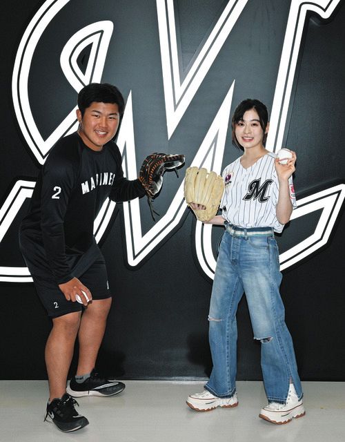 森七菜が始球式 投球前にロッテ松川虎生へ質問「どういう心持ちで